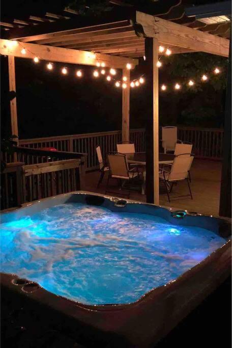 Driftwood Cottage With Hot Tub On Lake Cumberland Russell Springs 외부 사진