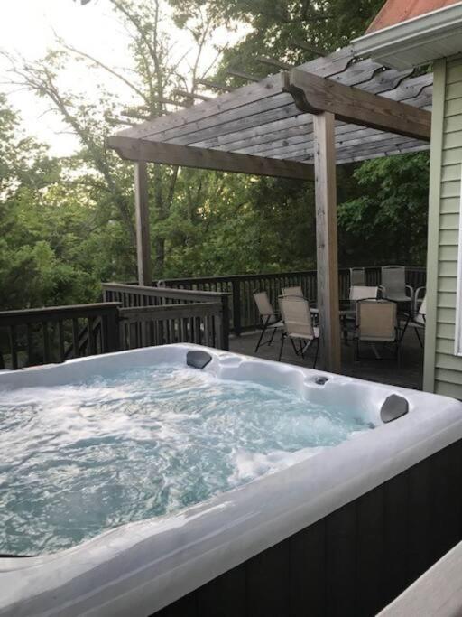 Driftwood Cottage With Hot Tub On Lake Cumberland Russell Springs 외부 사진
